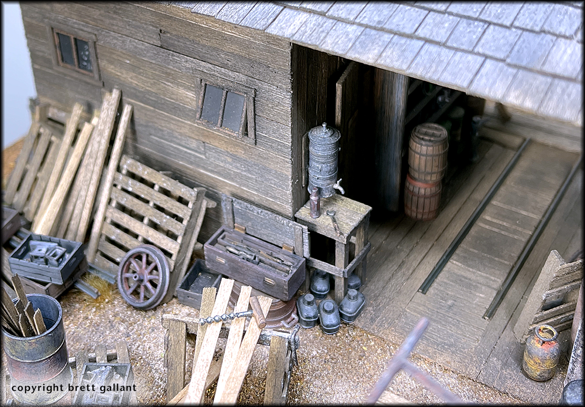 SierraWest Scale Models O Scale Water Tank and Handcar Shed